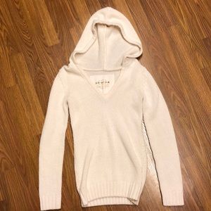 Medium white hooded sweater